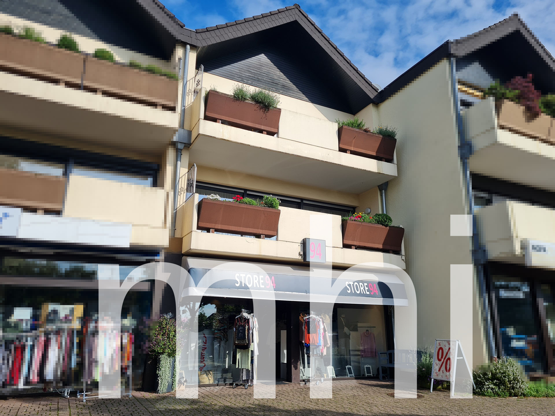Wohnhaus mit Ladenlokal